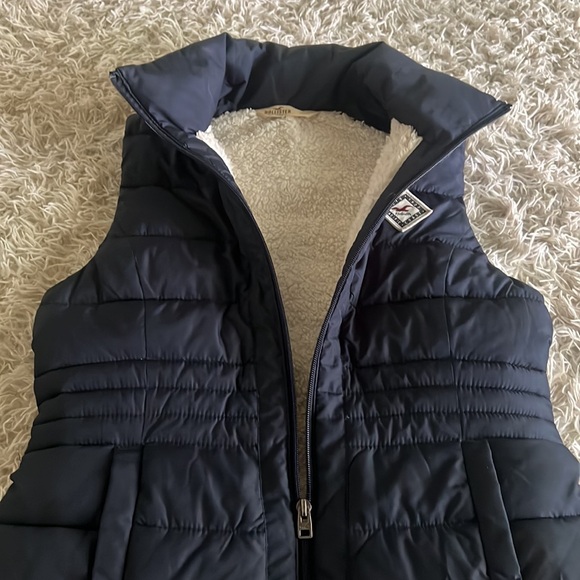 Hollister Vest worn and cleaned - Picture 3 of 6